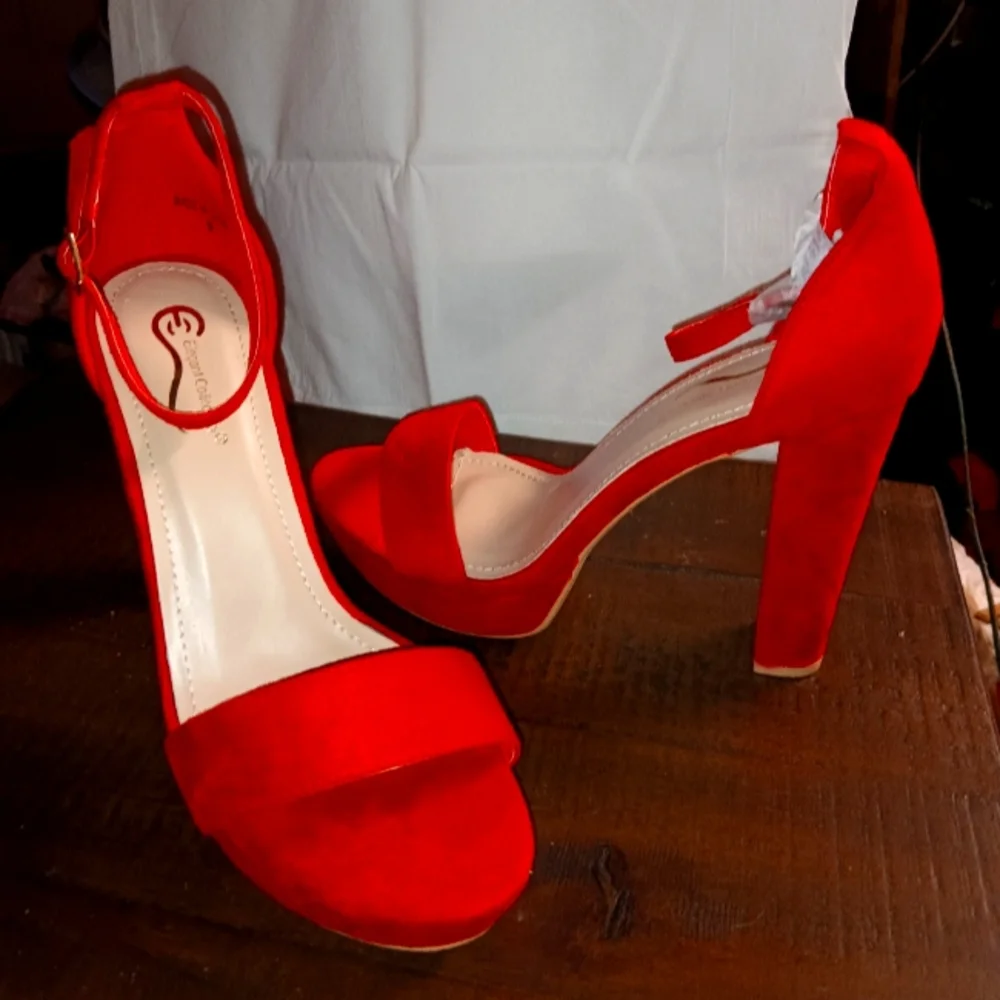 Red size 9 ladies shoes - Picture 1 of 1